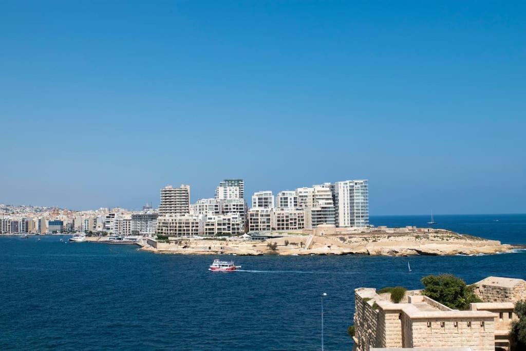 Vallettastay - Harbor View Gem -Sea View 2 Bed Apt エクステリア 写真