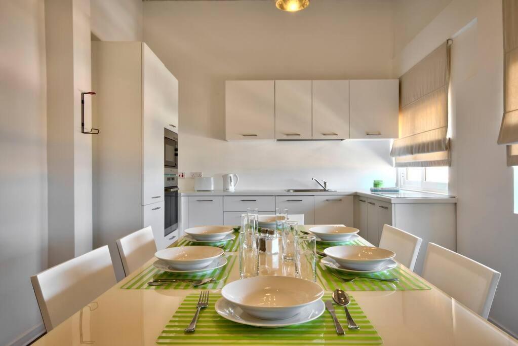 Vallettastay - Harbor View Gem -Sea View 2 Bed Apt エクステリア 写真